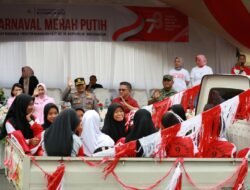 Wakil Walikota Nayodo Lepas Rombongan Peserta Karnaval Merah Putih Wakil Walikota Nayodo Lepas Rombongan Peserta Karnaval Merah Putih