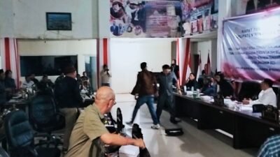 Ketua DPRD Mitra Pertahankan Dana Duka Dan Insentif Tokoh Agama, Fraksi Gabungan Ngotot Menolak. Ketua DPRD Mitra Pertahankan Dana Duka Dan Insentif Tokoh Agama, Fraksi Gabungan Ngotot Menolak.