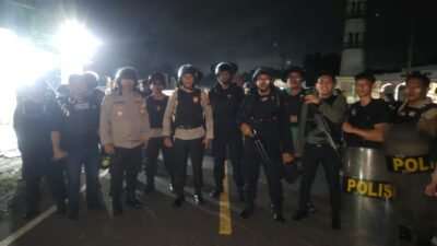 Jalan AKD di Blokade, Polres Bolmong di Bantu TNI Bergerak Cepat