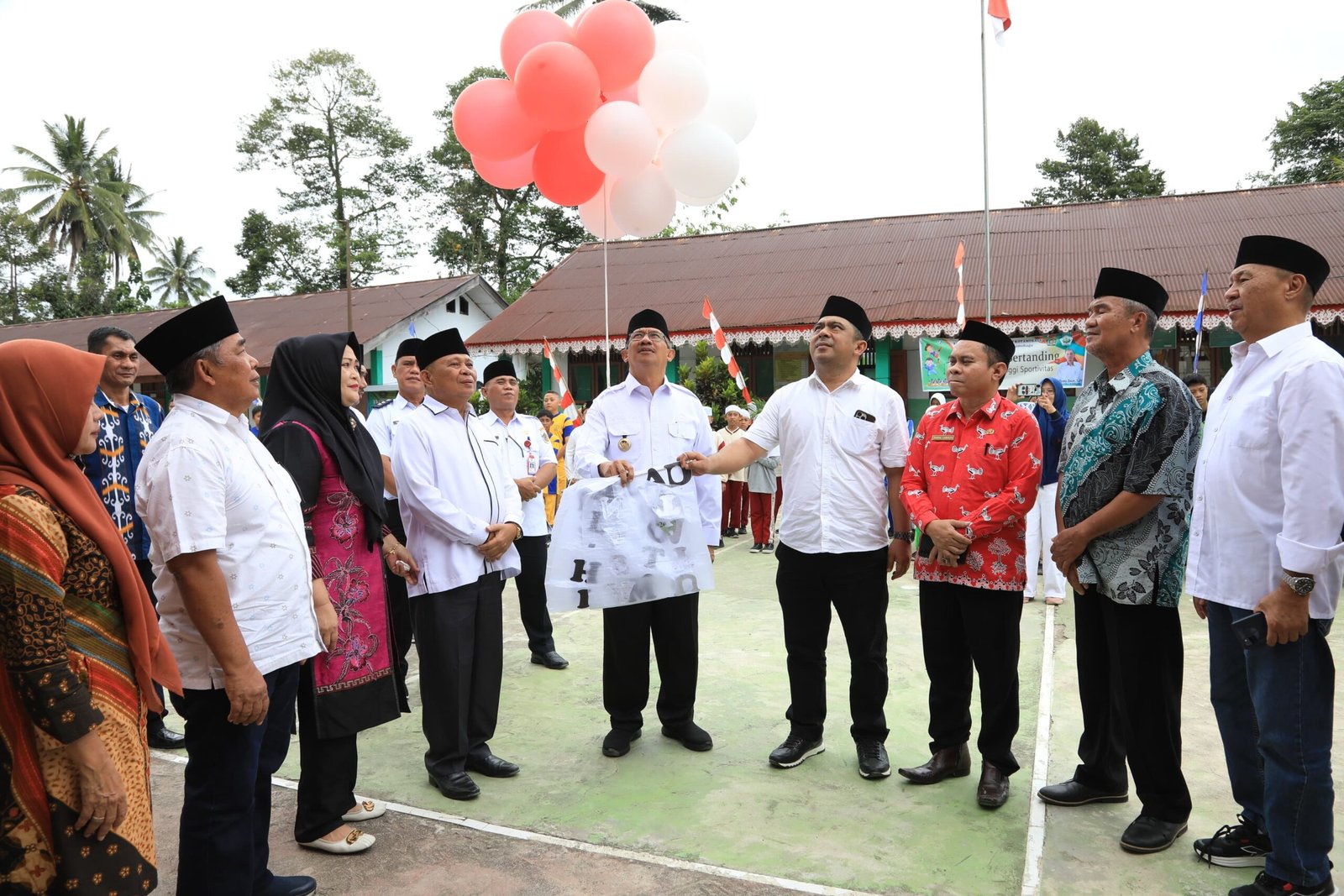Ketua DPRD Kotamobagu Meiddy Makalalag Hadiri Pembukaan PORSENIA Yayasan Al-Hikmah