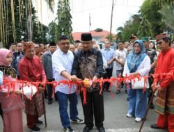 Ketua DPRD Meiddy Makalalag dampingi Pj Wali Kota Resmikan Alun-alun Boki Hotinimbang