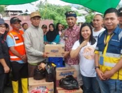 Pj Bupati Bolmong Serahkan Bantuan Kepada Masyarakat Terdampak Banjir di Wilayah Dumoga