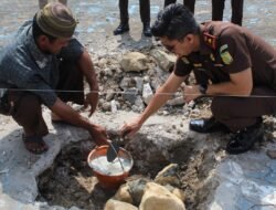 Kacabjari Dumoga Prima Poluakan Lakukan Peletakan Batu Pertama Pembangunan Musholla Al-Qahhar